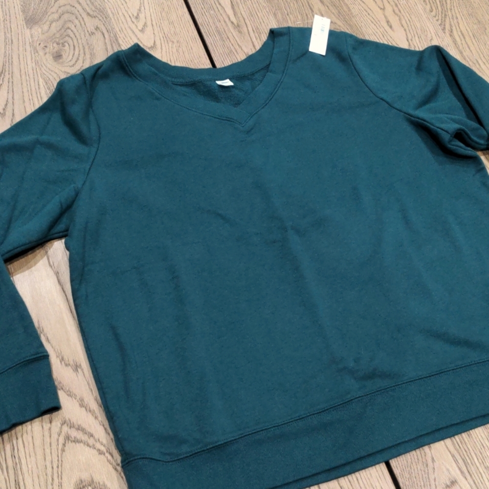 New Old Navy v neck sweatshirt. XL